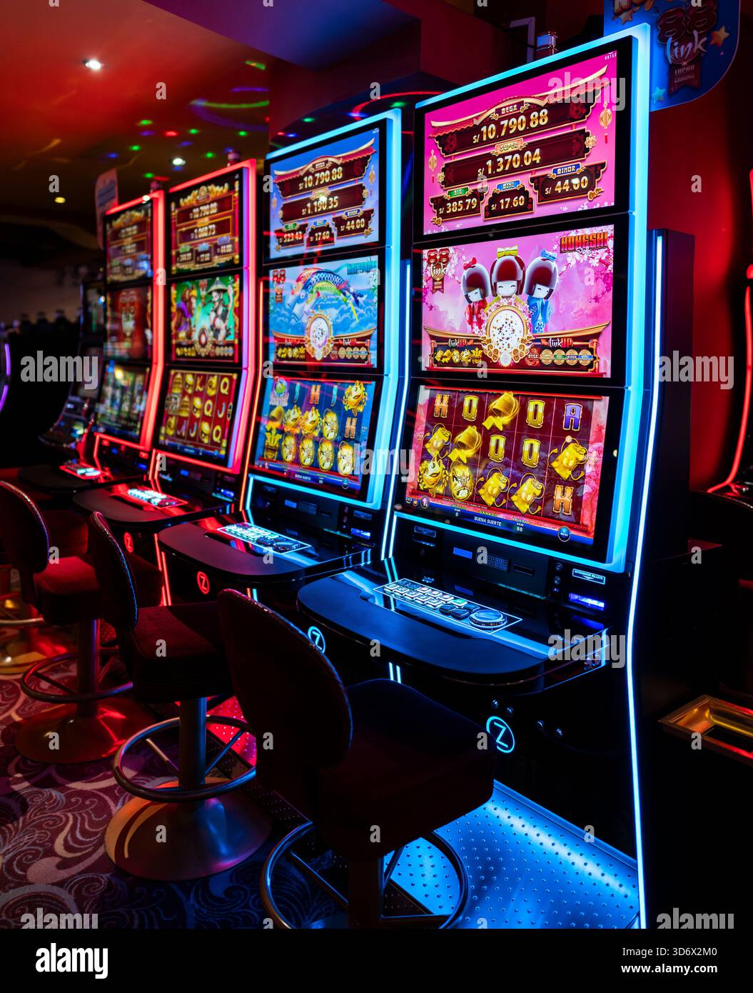 Slot machine gaming visual