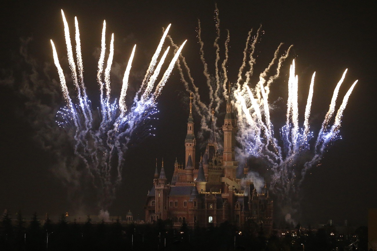 Shanghai Disneyland — замок и финальный фейерверк