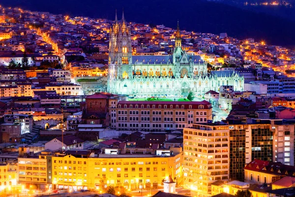 Vista nocturna Quito