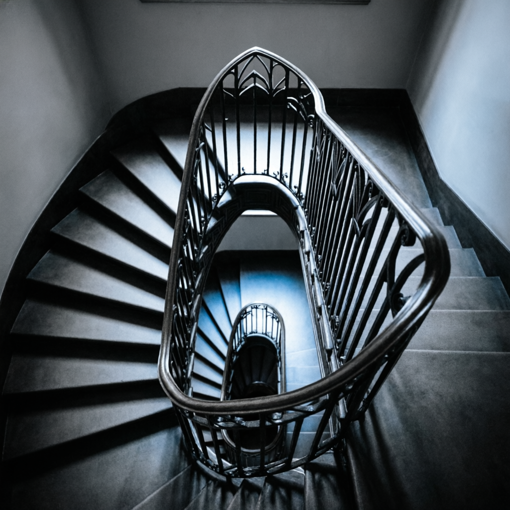 Escalera de hierro forjado en espiral