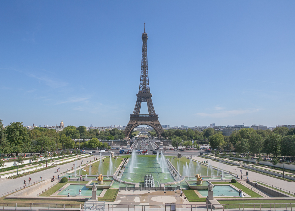 Livraison de véhicule en France — Tour Eiffel, Paris