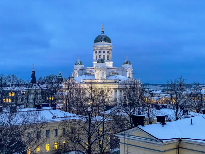 Livraison de véhicule en Finlande — cathédrale d’Helsinki