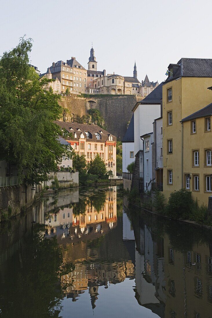 Livraison de véhicule au Luxembourg — quartier du Grund
