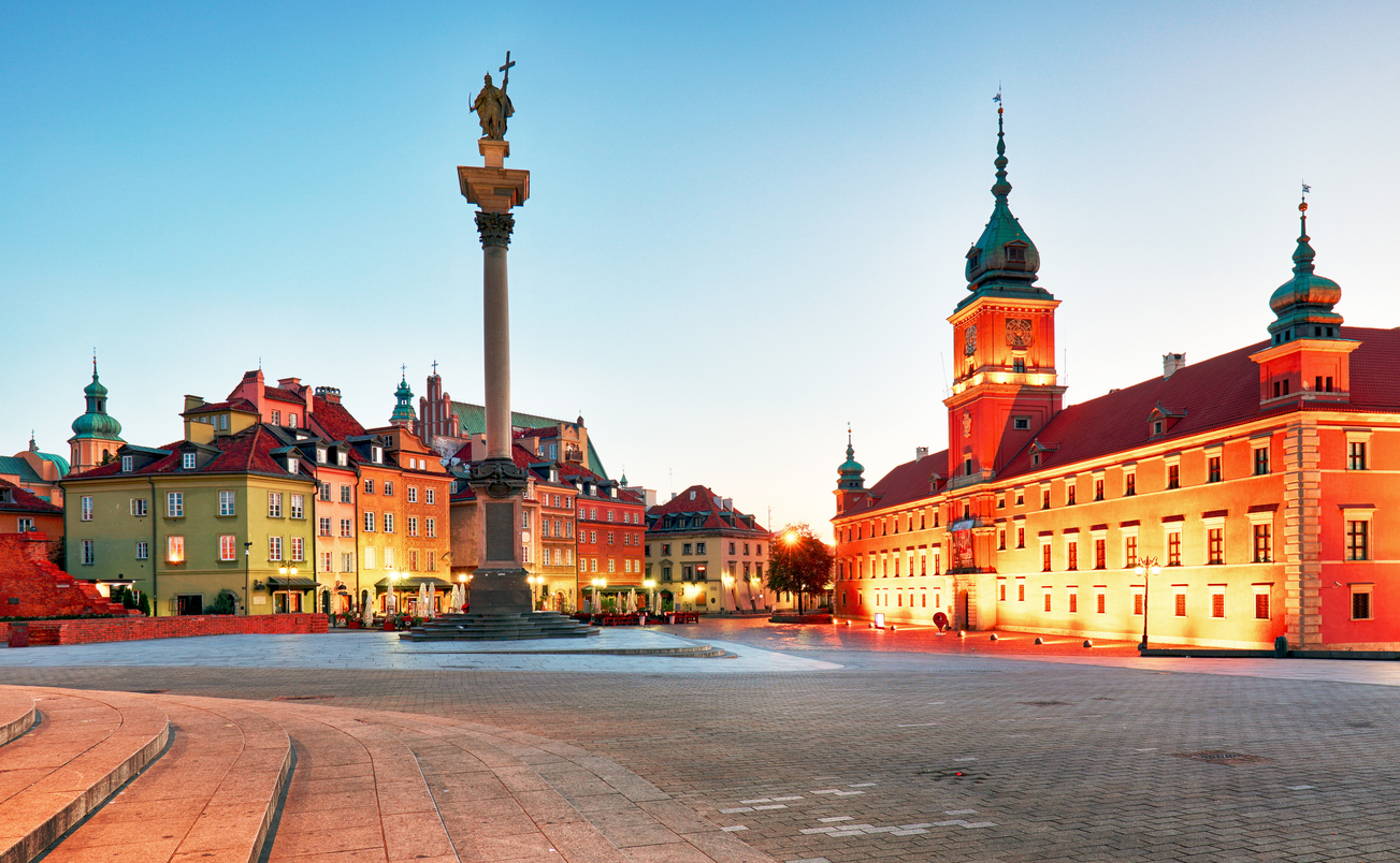 Livraison de véhicule en Pologne — place du Château, Varsovie