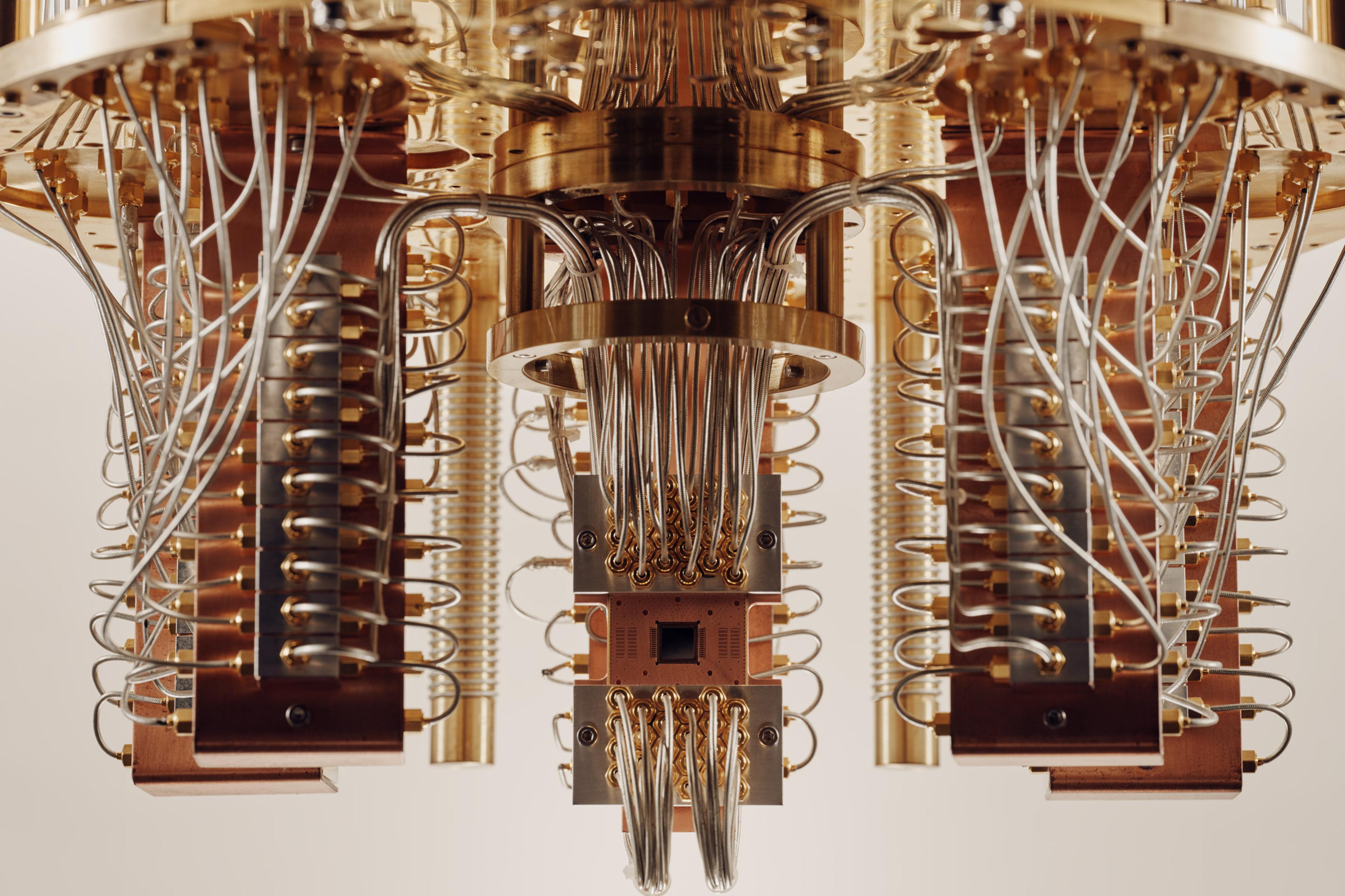 Dilution refrigerator cryostat of a superconducting quantum computer with gold plating and coaxial wiring