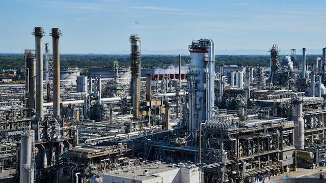 Oil refinery with processing towers