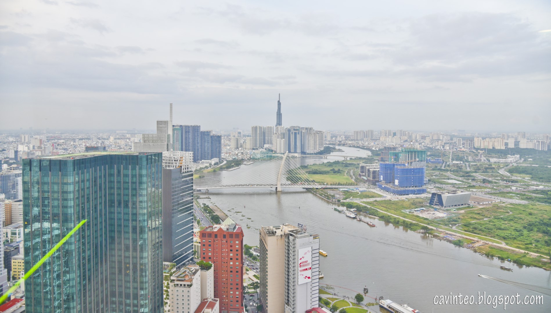 TP. Hồ Chí Minh - Landmark 81 và skyline Quận 1