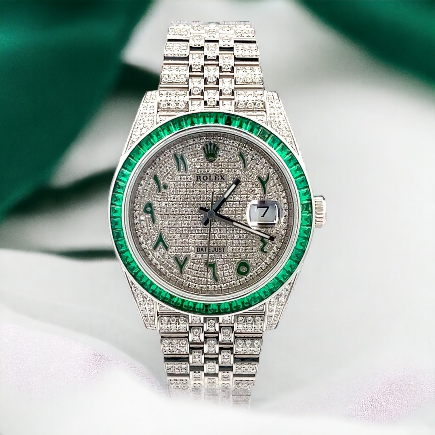 Rolex Day-Date - изумрудный безель и бриллиантовый циферблат, работа с редкими камнями