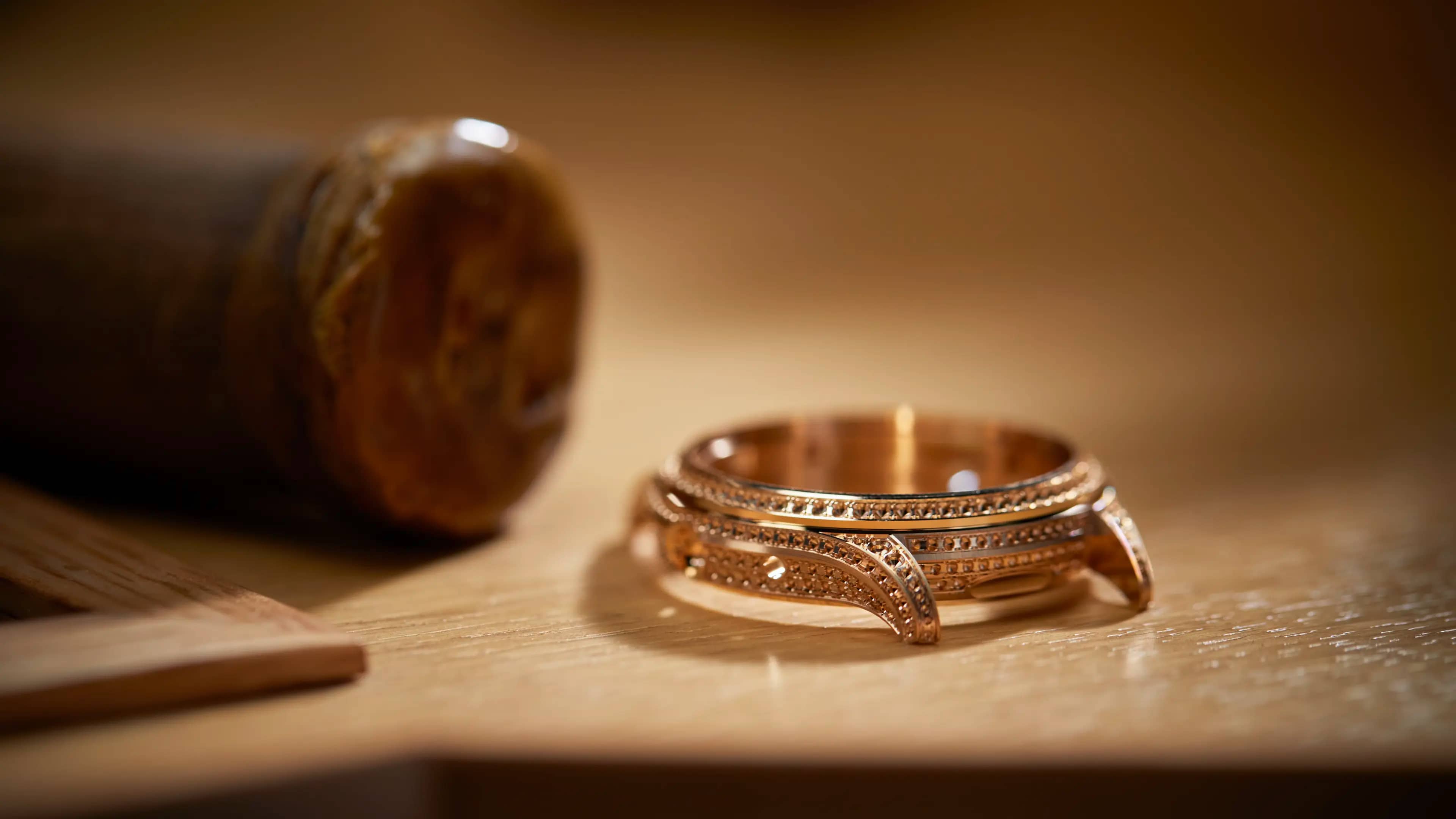Patek Philippe - техника высокой ювелирной огранки pavé на золотом корпусе