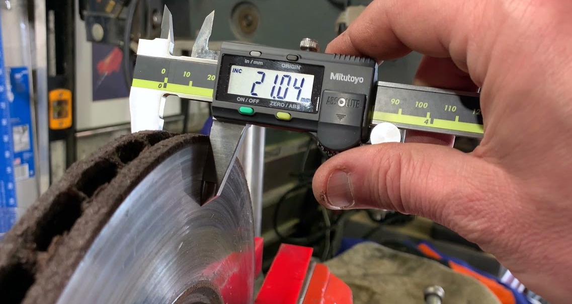 Измерение параметров тормозного диска