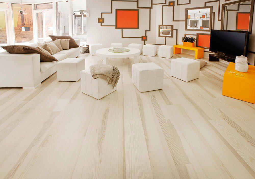 Светлая паркетная доска Karelia дуб в современном интерьере