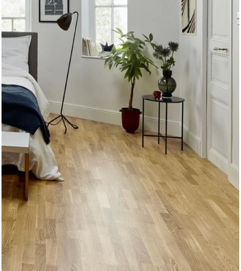 Паркетная доска Karelia дуб в спальне