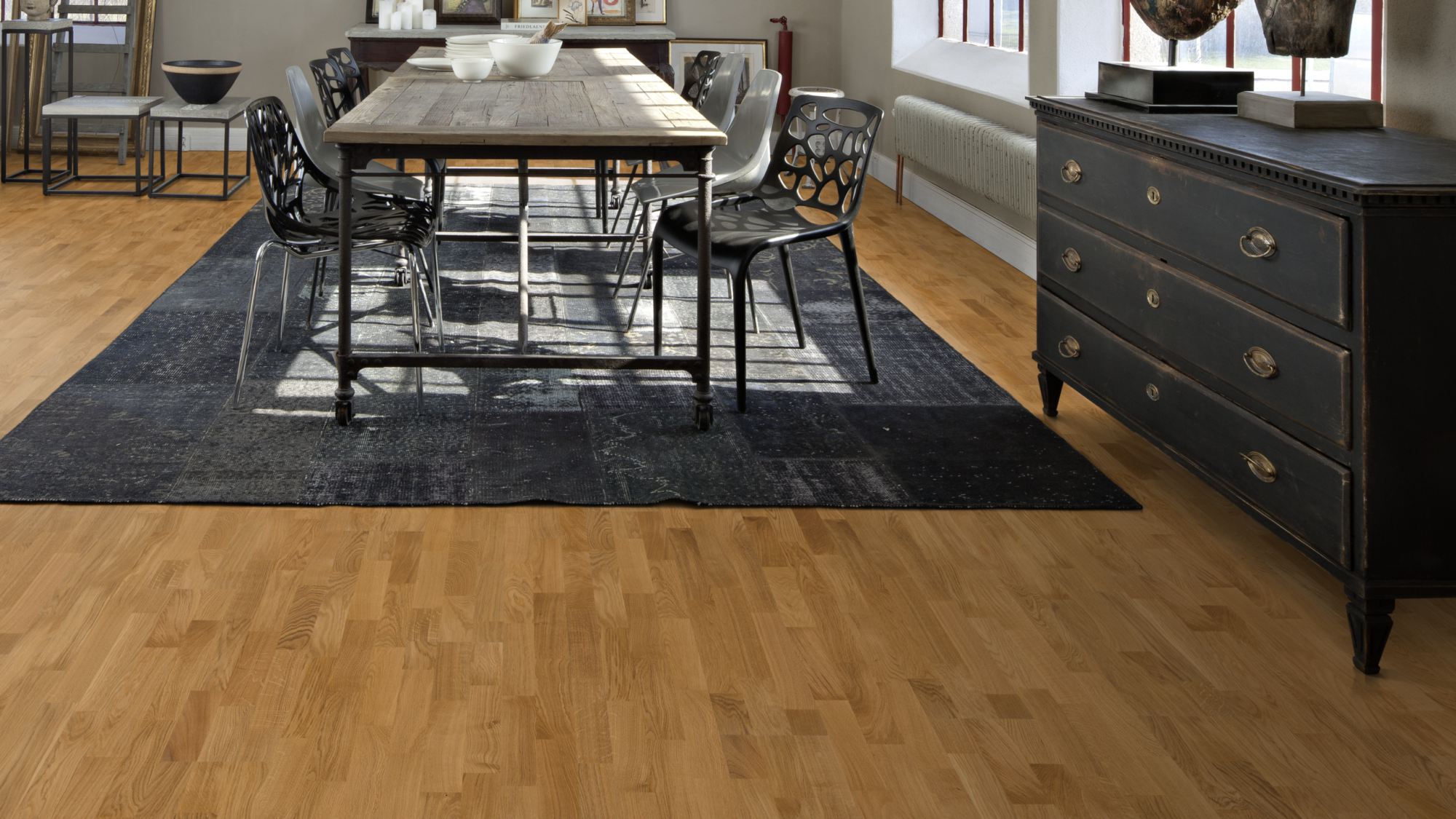 Паркетная доска Karelia дуб Natur 3S в столовой