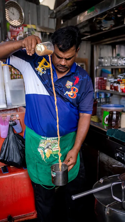 Teh tarik being pulled the traditional way