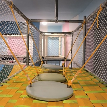 Obstacle course with hanging steps
