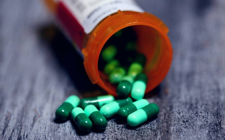 Pilules dans un flacon de médicament