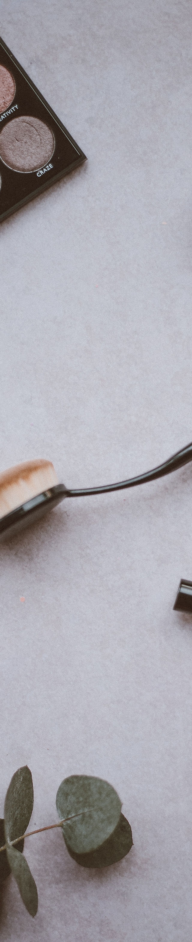 The artist's table — brushes and palette at Alle'nora